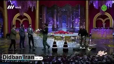 عباس عبدی در واکنش به معرکه‌گیری و زنجیر پاره‌کردن روی آنتن زنده: احتمالا بزودی شاهد معرکه گیری با میمون در تلویزیون باشیم!