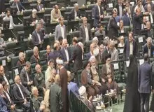 خوش و بش محمدرضا باهنر با محمدجواد ظریف و علی طیب نیا در صحن علنی مجلس+ عکس 