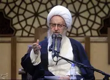 آیت‌الله مکارم شیرازی: خرید و فروش مواد منفجره حرام است/ زمانی بود یک فتوا همه را تحت تاثیر قرار می‌داد، اما الان گوش شنوا کم است

