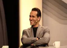 کنایه ارگان مطبوعاتی دولت به علی کریمی: از کارآمدی ربات‌ها ناامید شده، رضا پهلوی را جایگزین کرده 