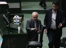 ظریف: لبخند من پشت میزه مذاکره نشانه مقاومت است/ جلوی «جان کری» نماز خواندم تا به او بگویم قدرقدرت خداست تو نیستی