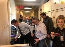 افتادن موش از سقف؛ جلسه مطبوعاتی کاخ سفید را بهم ریخت!+ عکس