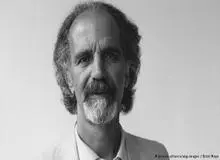 سنگ مزار شکسته «هوشنگ گلشیری»/ تصویر