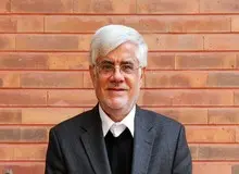 عارف: روحانی و لاریجانی به اصلاح طلبان پشت کردند/ واعظی درک سیاسی ندارد