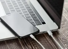 تلفن همراه و لپ تاپ دانشجویان امسال نیز بیمه می‌شود
