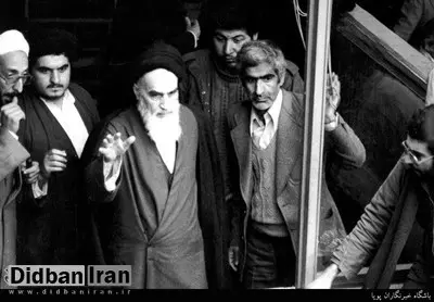 بوسیدن دست امام خمینی(ره) توسط یک زن/ تصویر
