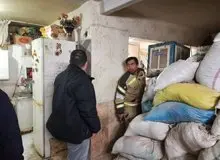 حفر تونل در خانه‌ برای یافتن شی‌ء تاریخی/ عکس