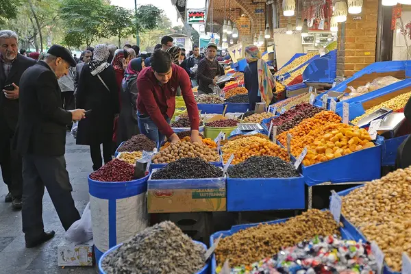 رئیس اتحادیه آجیل و خشکبار: آجیل ۱۰۰ درصد گران شد / رنگ آمیزی آجیل توسط دستفروش ها / فروش آجیل قسطی افزایش پیدا کرده است