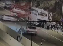 مرد جوان از ۸۰ متری پل آزاد راه تهران- شمال سقوط کرد+فیلم