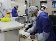  ابتلای ۱۲هزار نفر از کادر درمان به کرونا/  رئیس مرکز مدیریت بیمارستانی: هنوز تخت های بیمارستانی مربوط به کرونا در کشور ظرفیت خالی دارند
