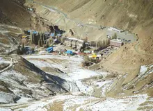 اسکی فعلا تعطیل! / دیزین خالی از برف