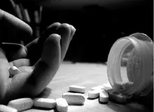 خودکشی جراحی که به جرم قتل پدرش محکوم به قصاص شده بود اما خواهرانش رضایت دادند
