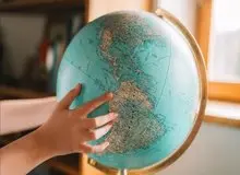 مرکز کره زمین کجا است؟