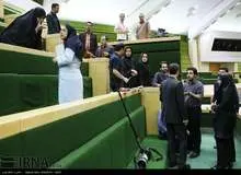 روایت یک خبرنگار پارلمانی از حمله داعش به مجلس/ سردار جعفری در حالی که لبانش خشک شده بود با صداهای بلند می گفت پراکنده نشوید و پشت سر من بیاید