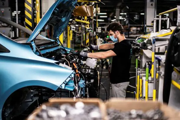 قیمت‌های جدید خودرو پس از تائید کارگروه بانک مرکزی ابلاغ شد