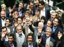 پیشنهاد عجیب روزنامه شرق به اصلاح طلبان: با نهادهای قانونی و اصولگرایان در نیفتید و به حداقل کرسی های مجلس قانع باشید/ اصلاح‌طلبان در موقعیتی دوسر بُرد ایستاده‌اند