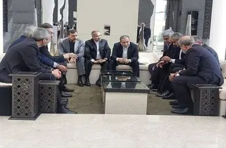 حمله کیهان به اصلاح طلبان: مذاکره با ترامپ، تنها پوششی بود برای مشغول کردن ایران و تضعیف آمادگی دفاعی کشور/ سایه جنگ و خود جنگ، هر دو محصول خط سازش است