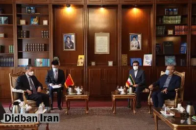 لاریجانی: ایران مستقلا در مورد روابطش با کشورها تصمیم می‌گیرد، مانند برخی کشورها نیست که با یک تلفن موضعش تغییر کند / وزیر خارجه چین: روابط ما تحت تاثیر شرایط روز نخواهد بود