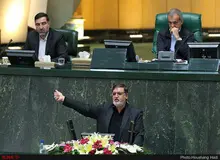 پاره کردن متن لایحه CFT در مجلس توسط نماینده دلواپس "خمینی شهر"