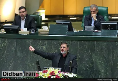 پاره کردن متن لایحه CFT در مجلس توسط نماینده دلواپس "خمینی شهر"