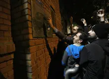 حمله نیمه شب نیروهای انقلابی به سفارت انگلیس و فرانسه+عکس