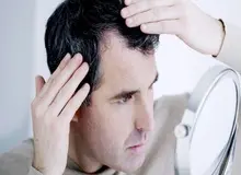 ۱۴ داروی طبیعی برای سیاه کردن موهای سفید/ از رنگ کردن با رزماری تا معجون تنباکو