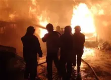 آتش‌سوزی گسترده در یک انبار چوب در بزرگراه آزادگان