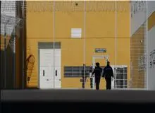 وزیر کشور فرانسه از بازداشت «سلطان فرار از زندان» خبر داد