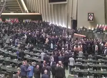 بی‌نظمی همیشگی در مجلس پس از پایان تحلیف رئیس‌جمهور + فیلم