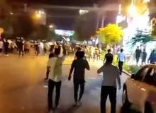 درگیری شدید میان معترضان در شهر قم با نیروهای انتظامی+فیلم 