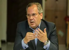 کشور ما، کشور افراد است و نه سیستم­ ها/ در سیاست گذاری های ما ابهام وجود دارد 