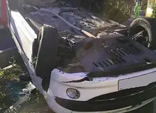 واژگونی عجیب پژو ۲۰۶ در پارکینگ خانه + عکس