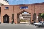 دانشگاه علوم پزشکی تهران: در کوچه جنب بیمارستان سینا گاز اشک‌آور زدند، نه در خود بیمارستان