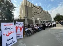 تجمع مقابل مجلس/ «پزشکیان پزشکیان حمایت حمایت»
