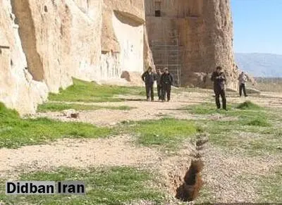 فرونشست به ۳۰۰ متری تخت جمشید رسید/ شکافهای ۷۰ سانتی متری در نقش رستم