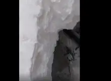 پیدا شدن پیکر یک کوهنورد زیر خروارها برف در دماوند+FILM