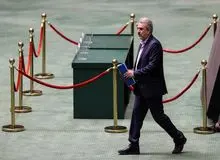 سپهر خلجی: ادعای انصراف نمایندگان از استیضاح با دریافت ماشین شاسی‌بلند، بازی با آبروی مجلس است