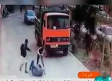 بازداشت زورگیران خشن با سرقت ۲۵۰ موبایل همراه با کتک زدن مالباختگان+فیلم