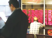 قیمت دلار و سکه صعودی شد؛ شاخص بورس ٥٣٥ واحد ریزش کرد