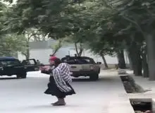 تبدیل مردم افغانستان به سیبل و نشانه‌گیری با خمپاره و سلاح به سمت آن‌ها توسط طالبان/ FILM