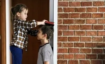 آیا بلوغ زودرس قد کودک را کوتاه می‌کند؟ / بعضی والدین اصرار دارند جلوی بلوغ کودک گرفته شود