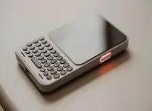 آخرین تلاش‌ها برای احیای بلک‌بری/ Clicks Communicator با کیبورد فیزیکی معرفی شد