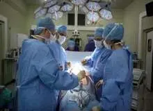 متخصصان در چند بیمارستان کشور از انجام جراحی‌های غیراورژانسی خودداری کردند / بازی با مرگ 