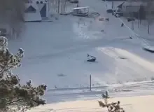 سقوط مرگبار هلی‌کوپتر با گیر کردن به سیم تله‌کابین در روسیه + فیلم