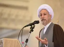 امام جمعه شیراز: دو امام و دو حجت در یک زمان جمع نمی‌شود؛ در زمان غیبت حجت بر ما امام خامنه‌ای است
