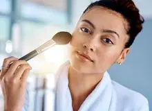 هنگامی که آرایش دارید این کارها را انجام ندهید