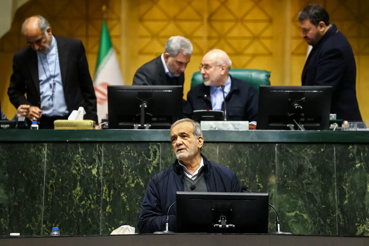 پس لرزه رد کلیات لایحه بودجه در کمیسیون تلفیق مجلس/ پزشکیان نامه فرستاد؛ رای گیری در صحن برای کلیات به تعویض افتاد/ بودجه به نفع مردم اصلاح می‌شود؟