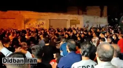 در تجمعات شب گذشته آبادان پلیس با گاز اشک‌آور و شلیک تیرهوایی  مانع ورود مردم به متروپل شد/فیلم