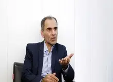 کامران ندری، اقتصاددان: دولت چون کار قابل دفاع ندارد، به دنبال کارنامه سازی است/ رئیسی چیزی از خلق پول نمی داند، اما وزیر اقتصاد که می داند چه کرده!