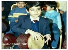 عکسی  دیده نشده از همایون شجریان مشغول آموزش تنبک 